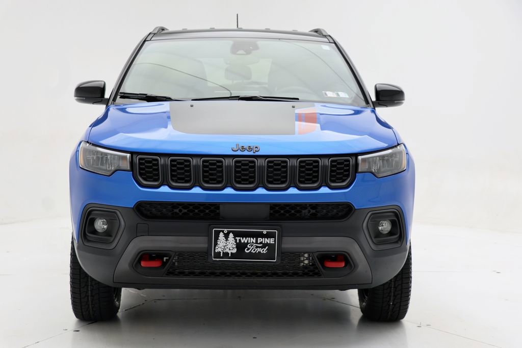 Used 2025 Jeep Compass Trailhawk AWD/4WD image 4