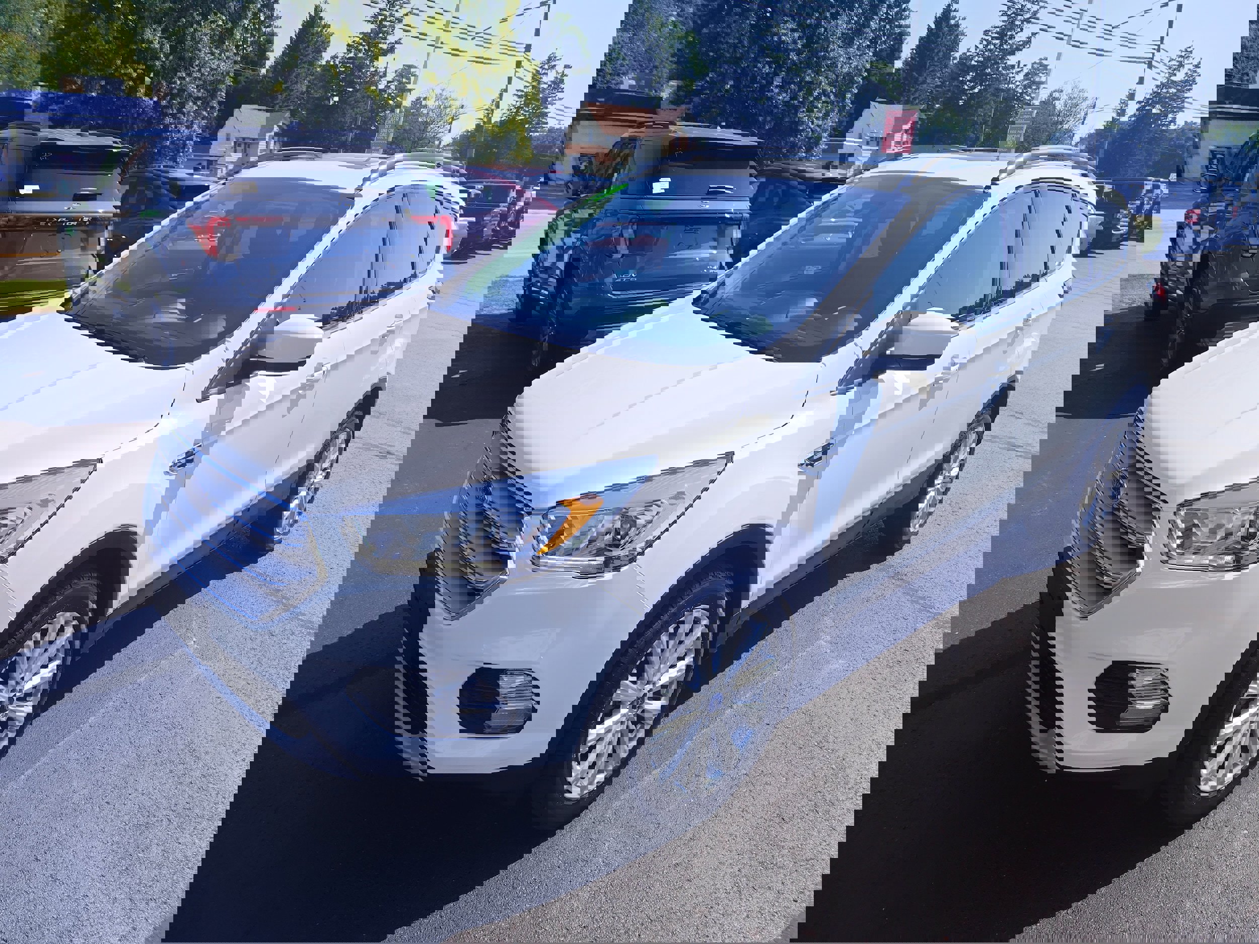 Used 2019 Ford Escape SEL image 2