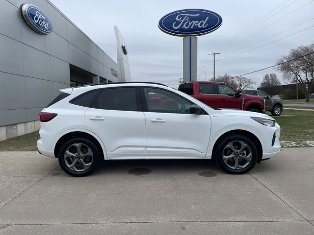 Used 2023 Ford Escape ST-Line image 9