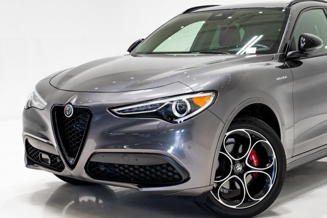 Used 2023 Alfa Romeo Stelvio Veloce AWD/4WD image 2
