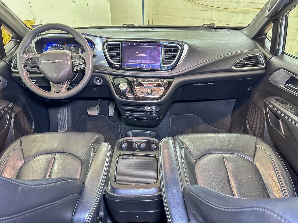 Certified 2022 Chrysler Pacifica Touring-L w/ S Appearance Package image 33