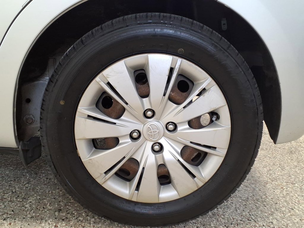 Used 2014 Toyota Yaris LE image 7