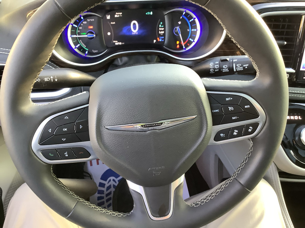 Used 2023 Chrysler Pacifica Limited FWD image 16