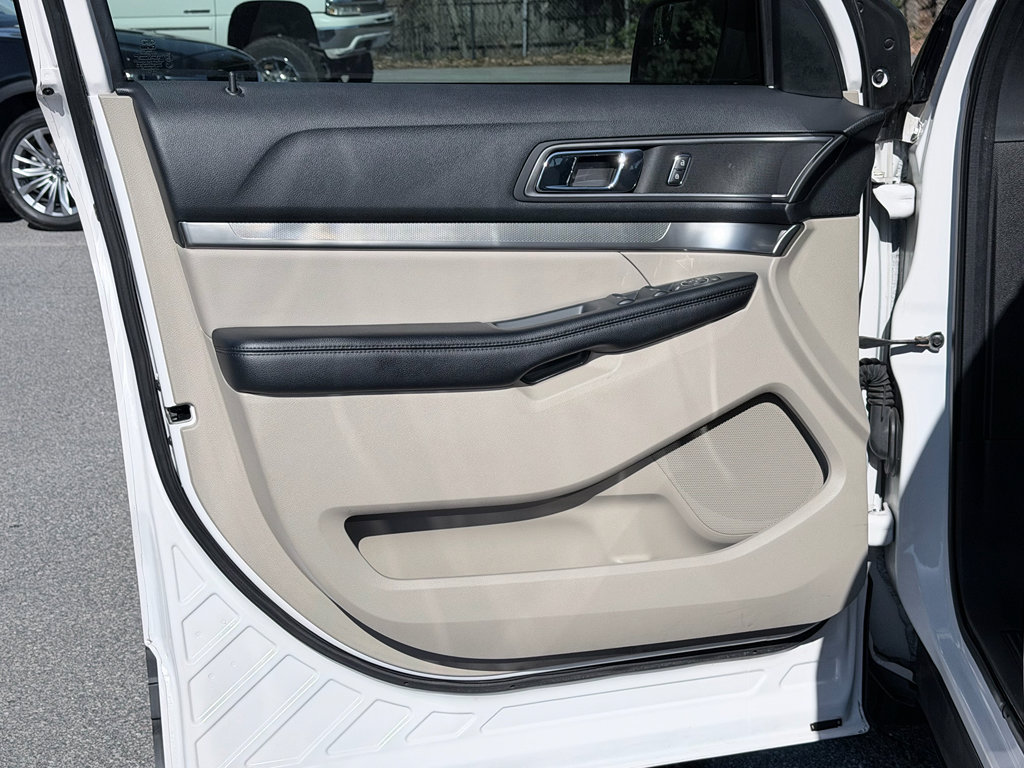 Used 2018 Ford Explorer XLT w/ Equipment Group 202A FWD image 34