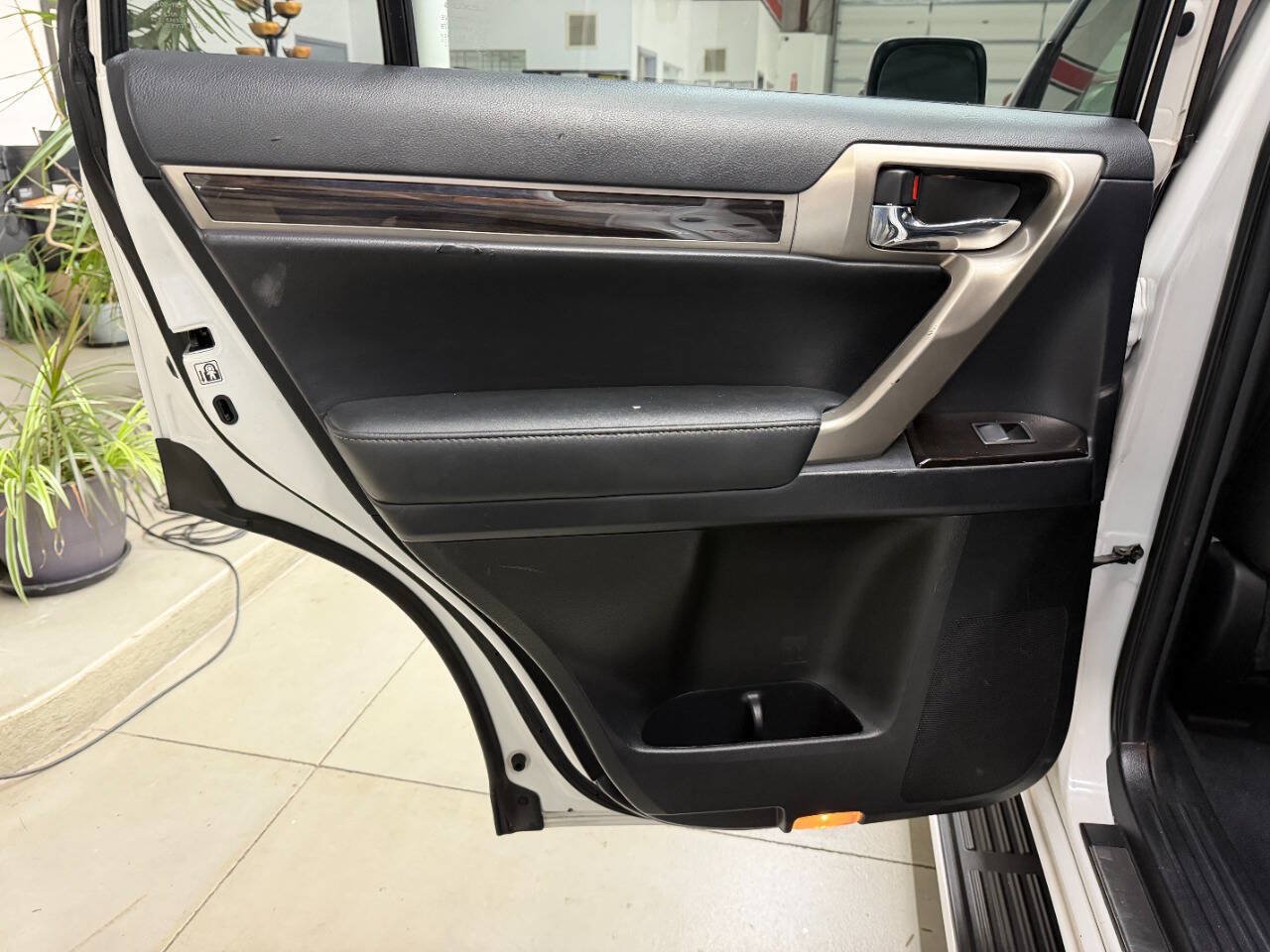 Used 2016 Lexus GX 460 w/ Comfort Package AWD/4WD image 11