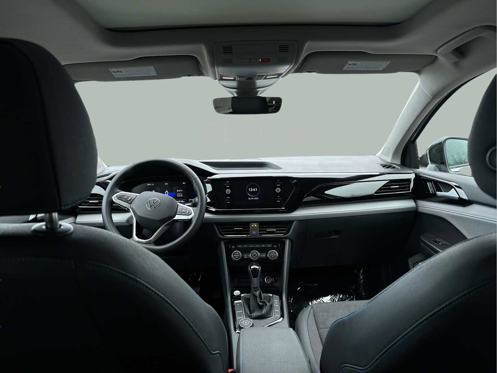 Certified 2024 Volkswagen Taos SE image 18