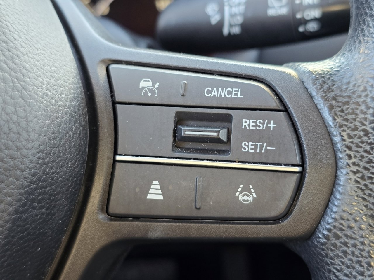 Certified 2023 Honda HR-V LX image 30