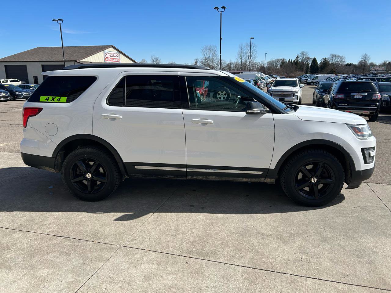 Used 2016 Ford Explorer XLT image 4