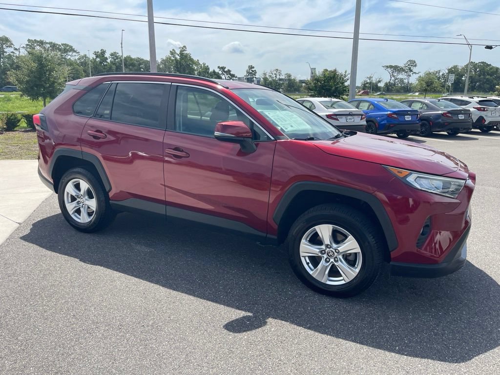 Used 2021 Toyota RAV4 XLE w/ Convenience Package FWD image 4