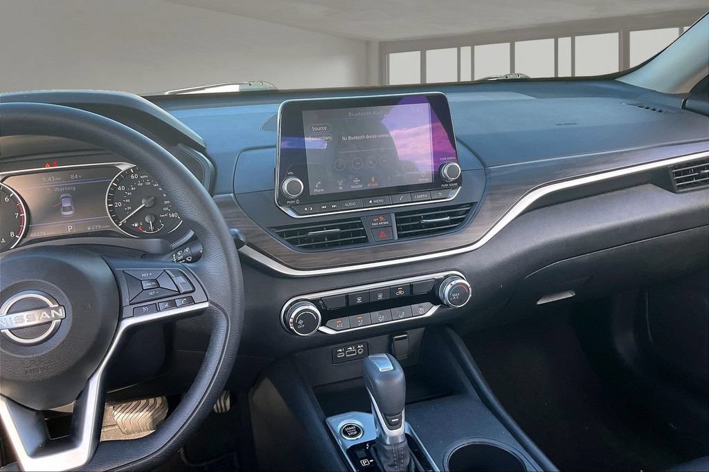 Used 2025 Nissan Altima 2.5 SV FWD image 9