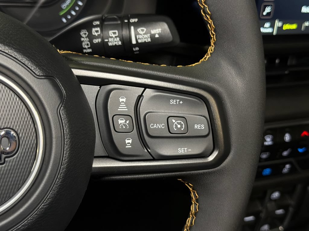 Used 2024 Jeep Wrangler Unlimited AWD/4WD image 28