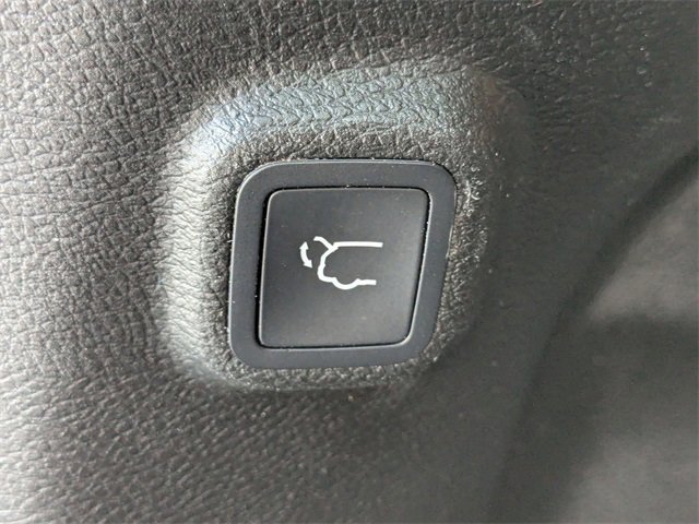 Used 2023 Jeep Cherokee Altitude Lux image 34