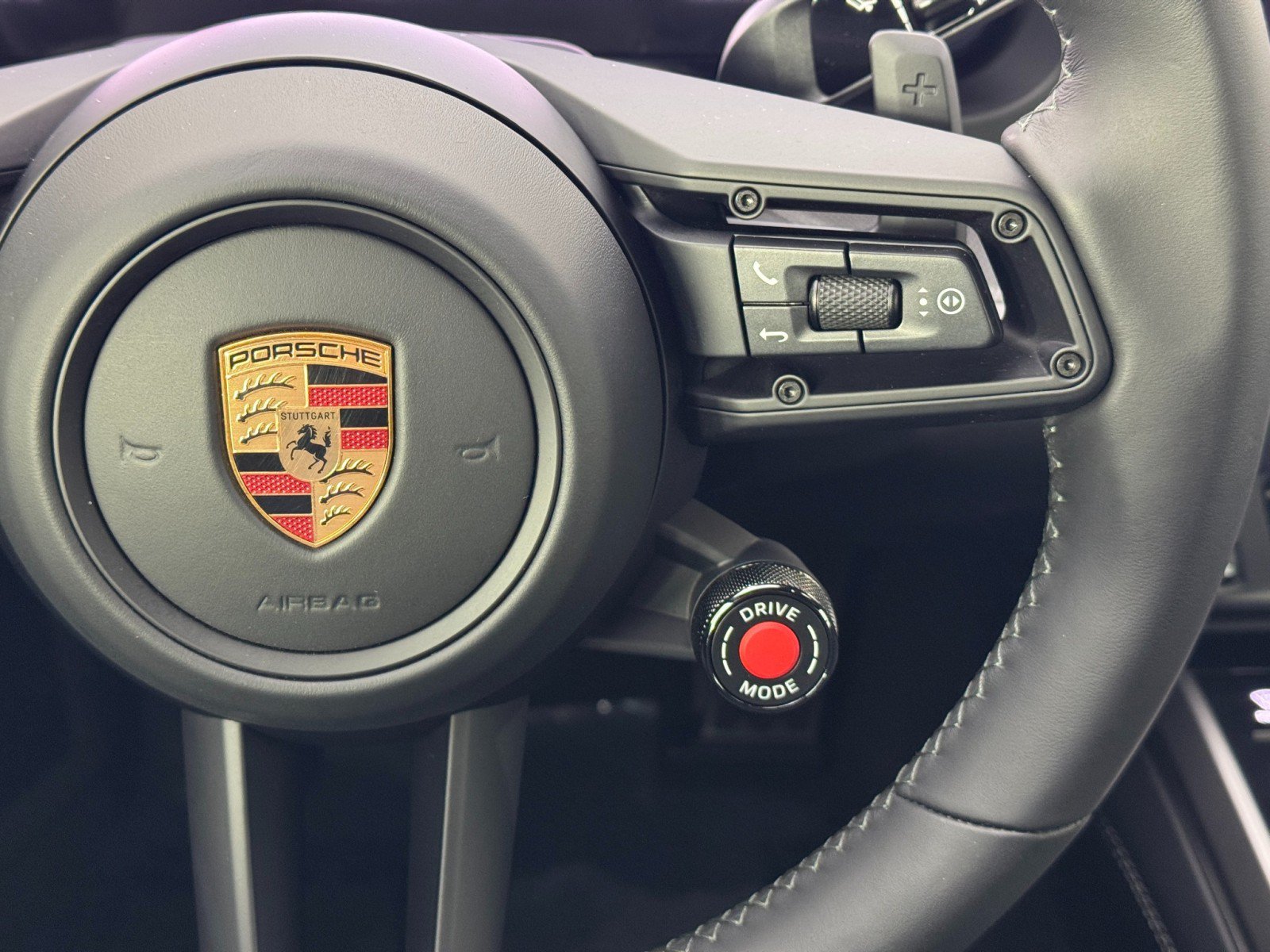 Used 2025 Porsche 911 Carrera RWD image 22