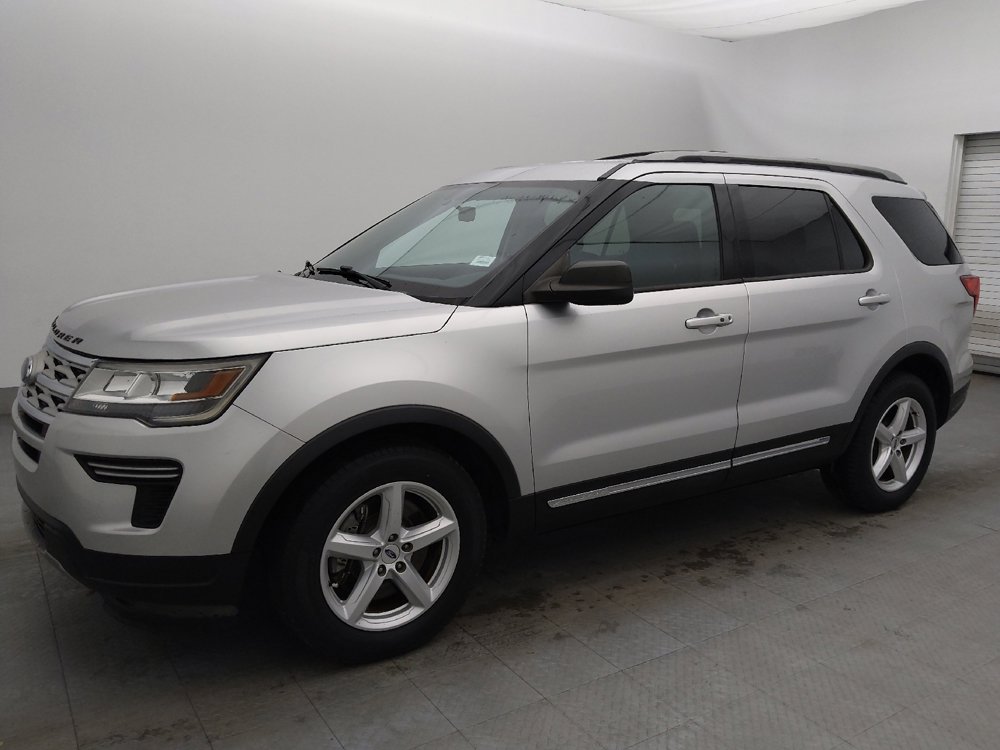 Used 2019 Ford Explorer XLT FWD image 2