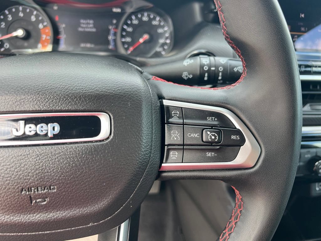 Used 2025 Jeep Compass Trailhawk AWD/4WD image 40