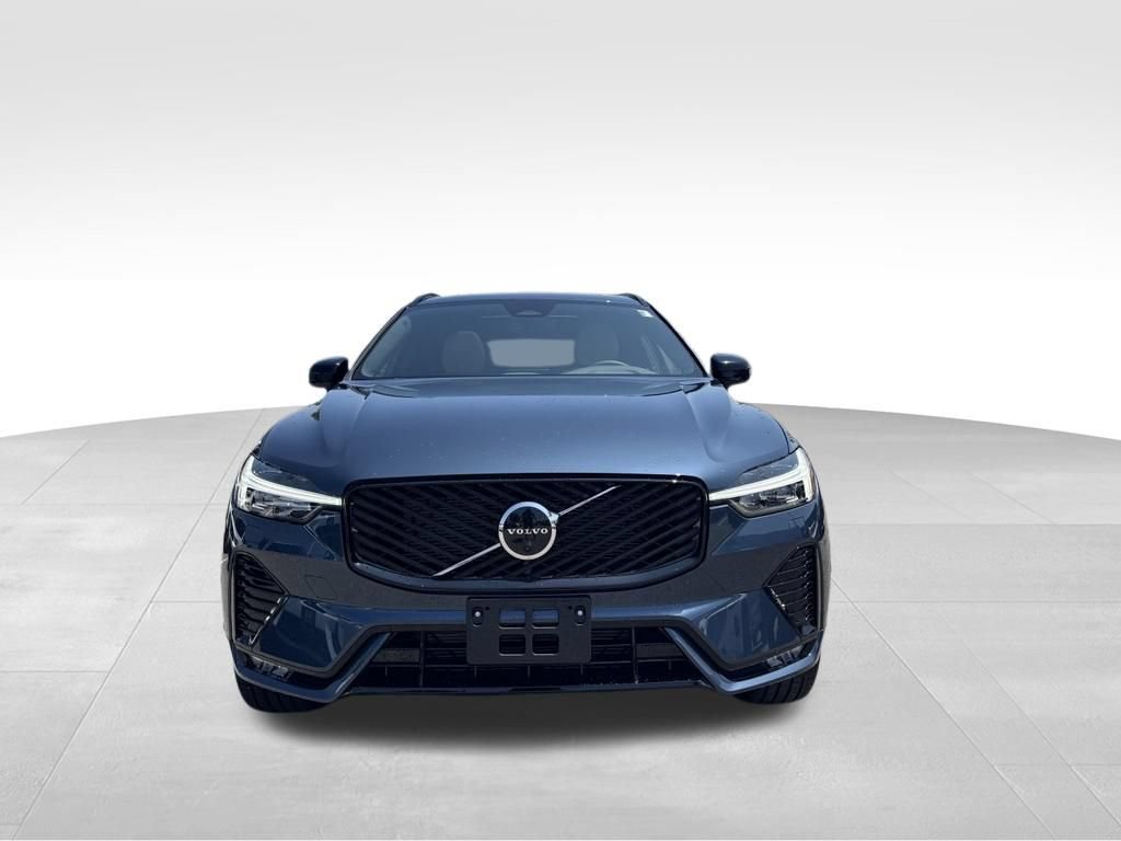 New 2026 Volvo XC60 B5 Plus w/ Protection Package Premier AWD/4WD image 8