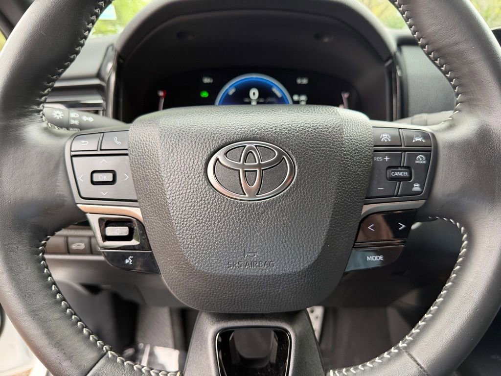 Used 2025 Toyota Camry SE FWD image 22
