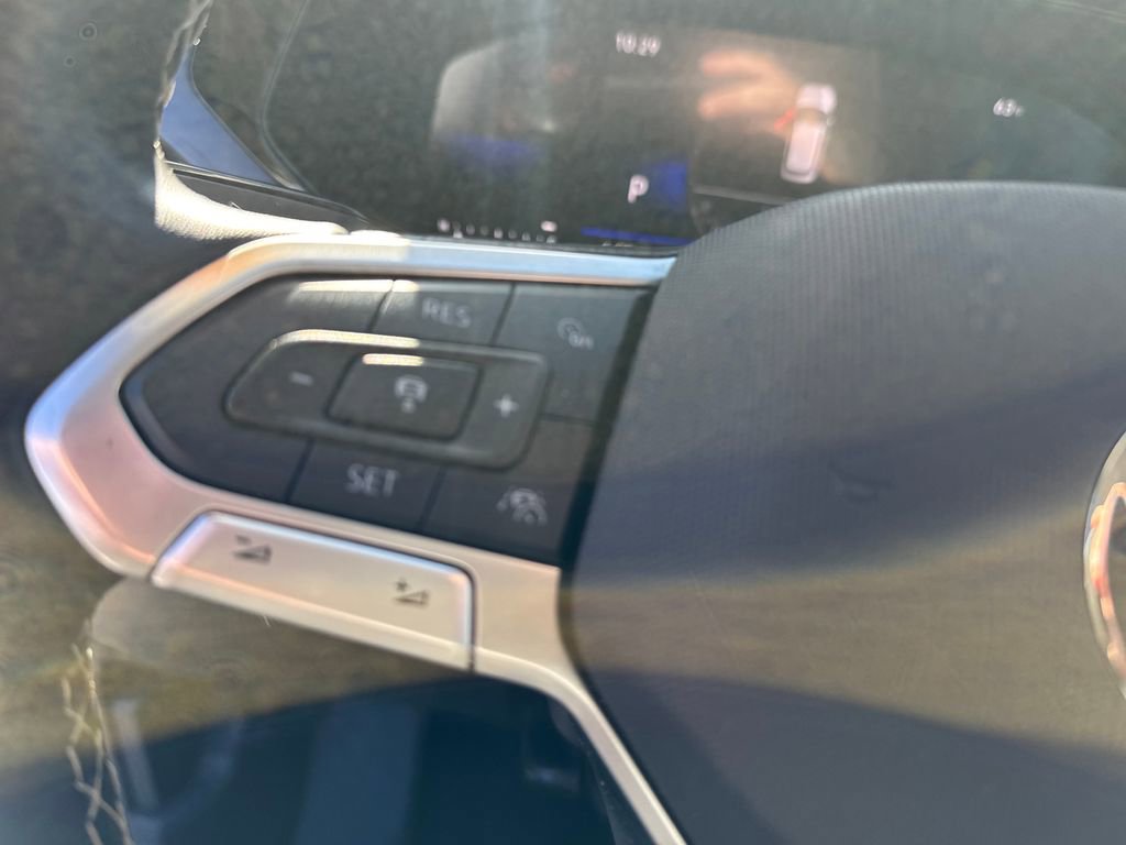 Used 2024 Volkswagen Taos SE image 17