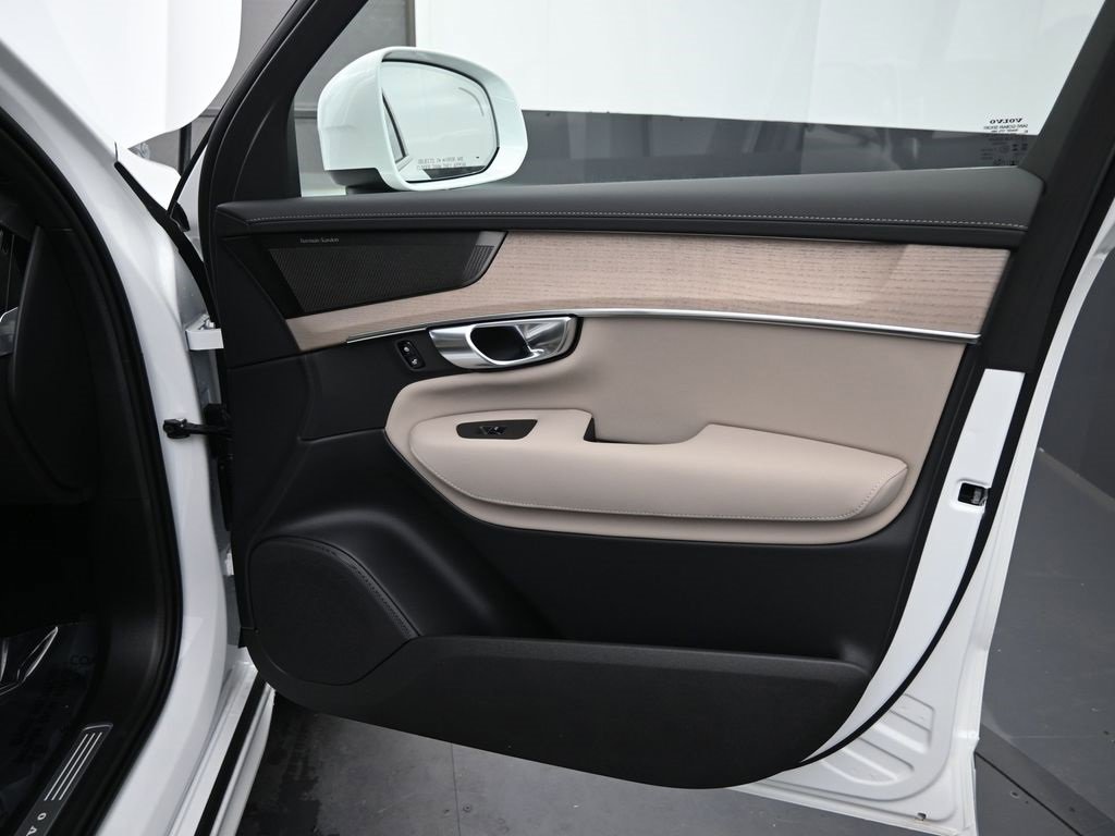New 2026 Volvo XC90 B6 Plus w/ Protection Package Premier image 37