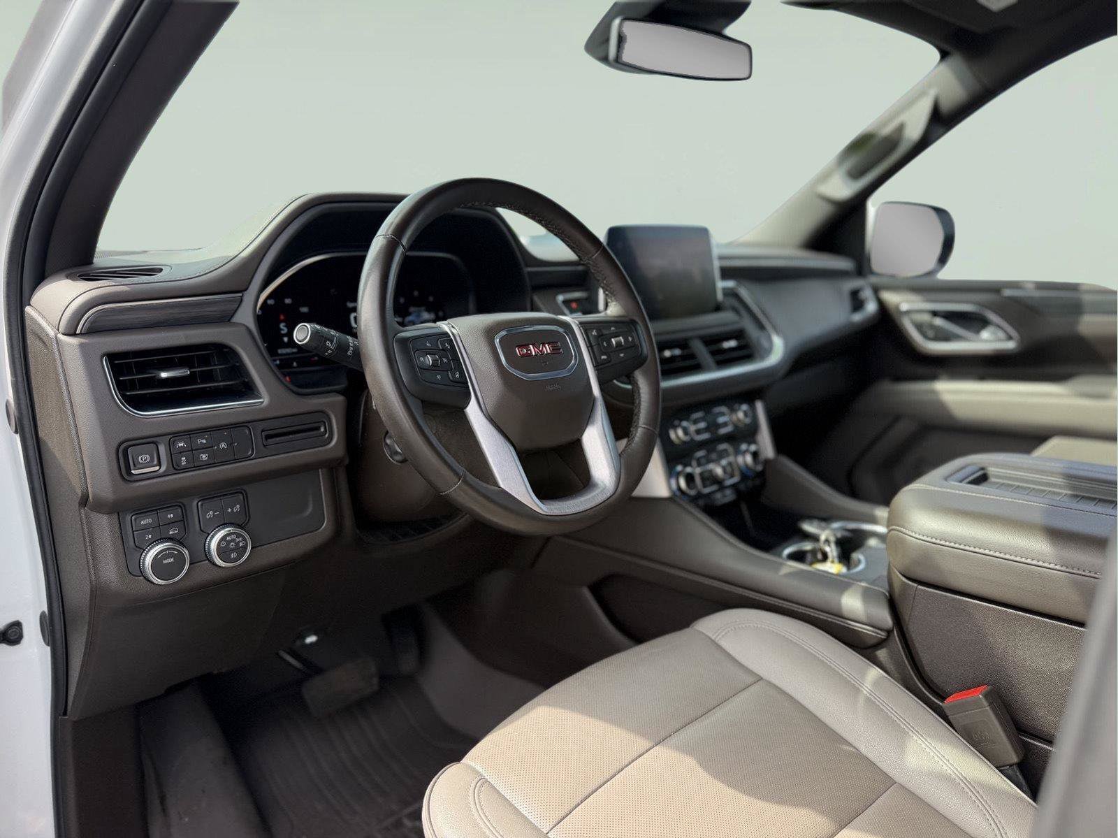 Used 2024 GMC Yukon SLT w/ SLT Luxury Package AWD/4WD image 28