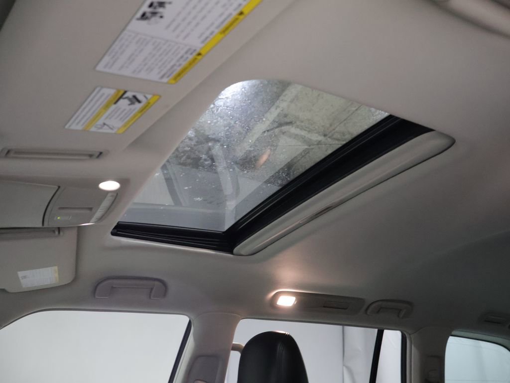 Used 2022 Nissan Armada SL w/ Captain's Chairs Package image 34