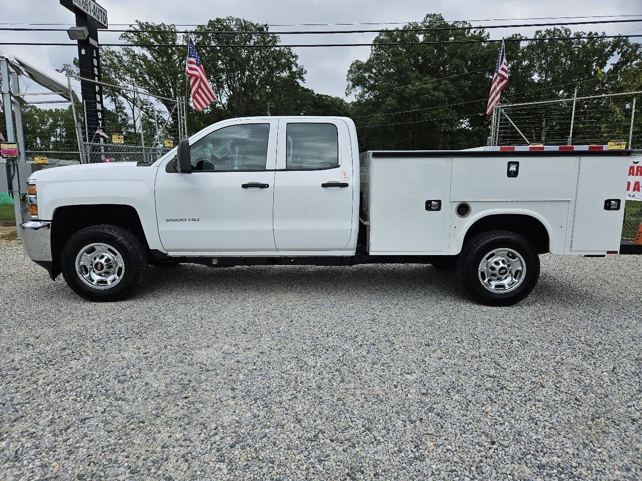 Used 2019 Chevrolet Silverado 2500 W/T AWD/4WD image 2