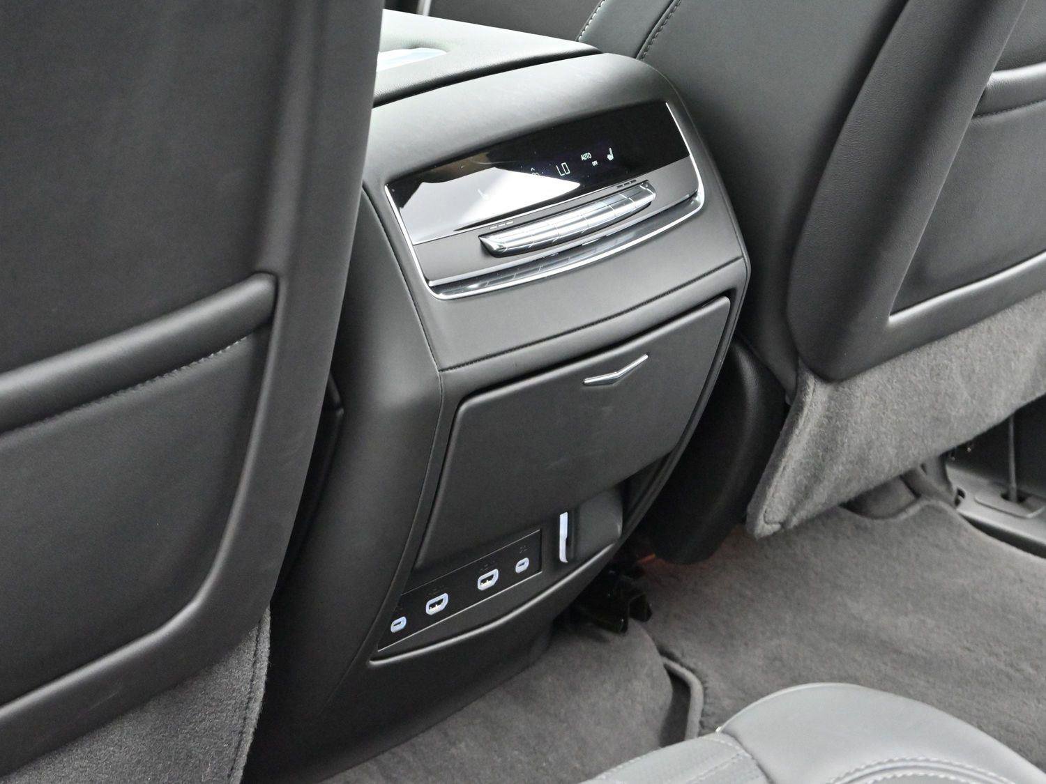 Certified 2024 Cadillac Escalade ESV Premium Luxury Platinum w/ Heavy-Duty Trailer Package image 34