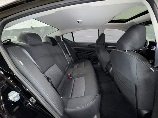 Used 2023 Nissan Altima 2.5 SV w/ SV Premium Package image 14