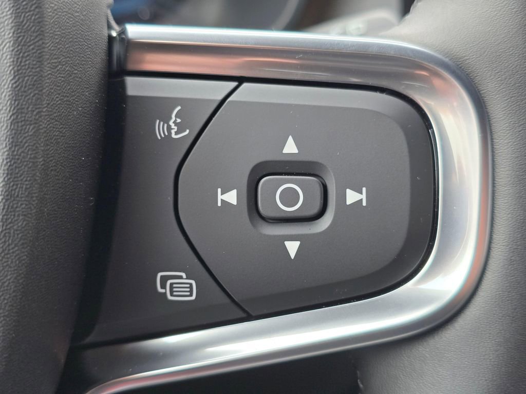 New 2025 Volvo EX40 Core w/ Climate Package image 33