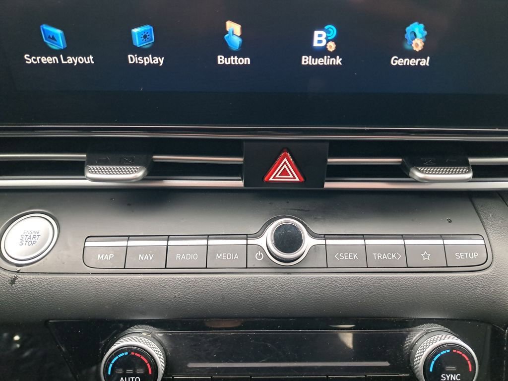 Used 2023 Hyundai Elantra Limited image 22