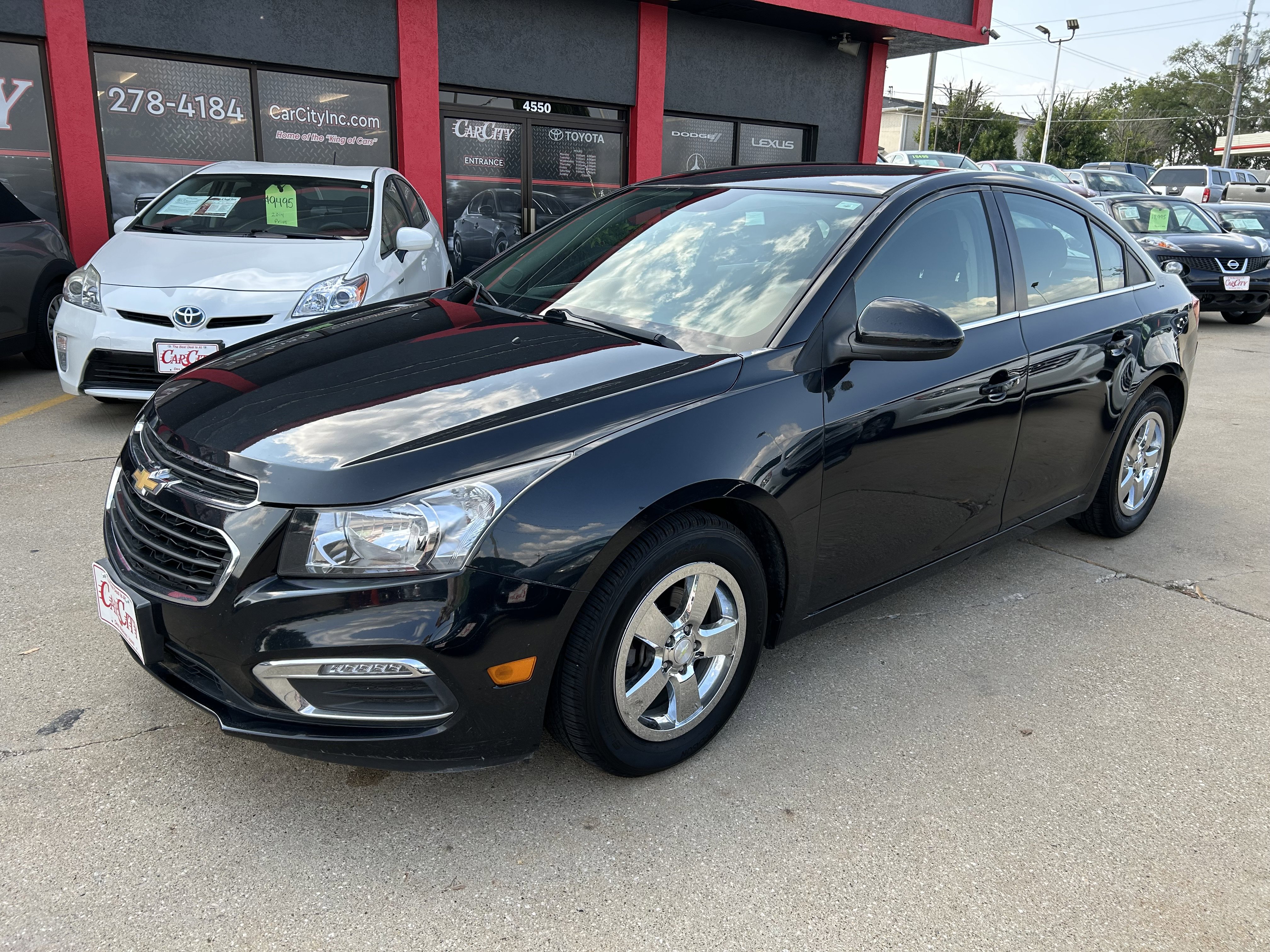 Used 2016 Chevrolet Cruze LT image 2