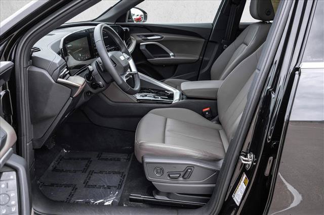 Used 2025 Audi Q5 Premium w/ Convenience Package AWD/4WD image 12