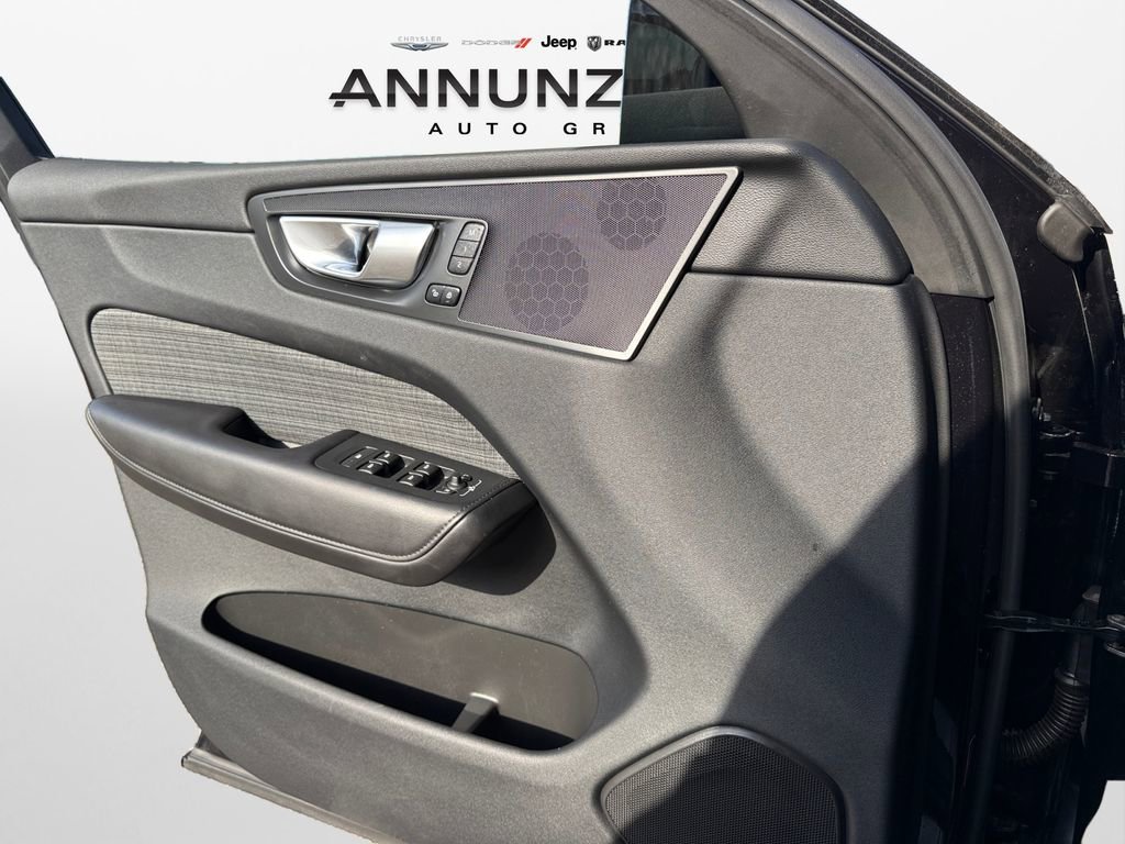 Used 2024 Volvo XC60 B5 Core w/ Protection Package Premier image 28