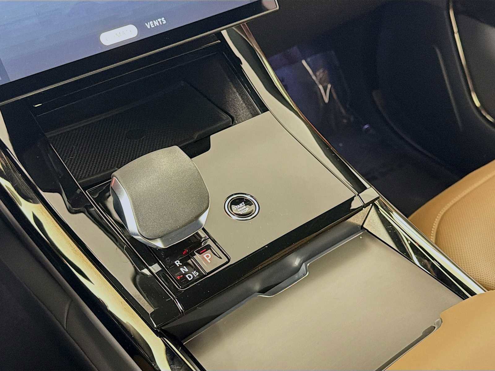 Used 2025 Land Rover Range Rover Sport SE image 18