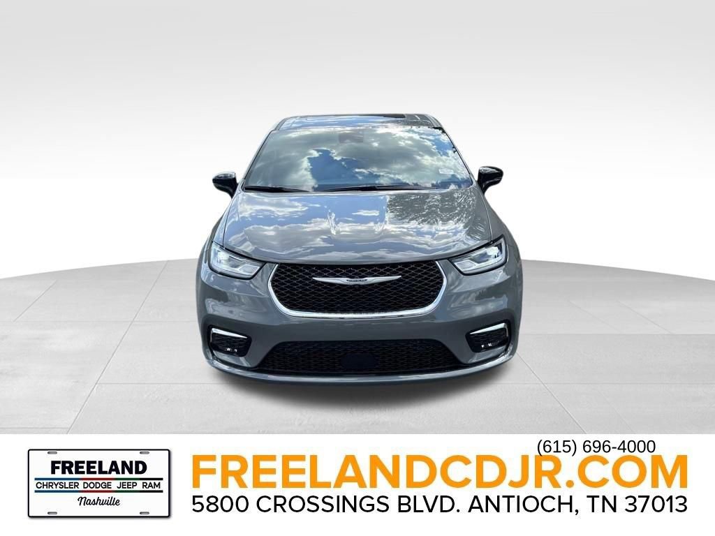 New 2025 Chrysler Pacifica Select video 2