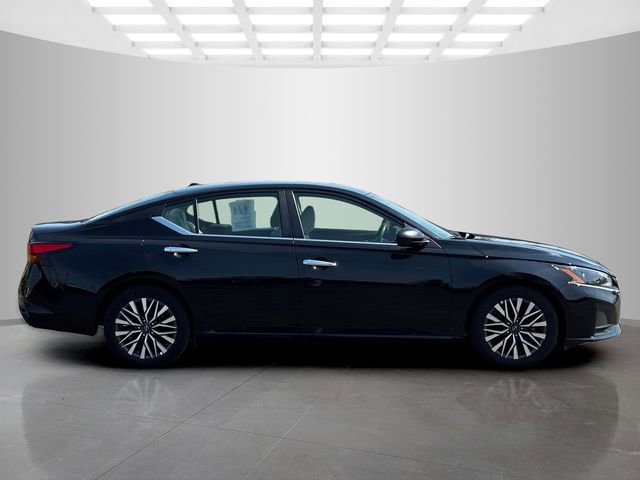 Used 2025 Nissan Altima 2.5 SV FWD image 8