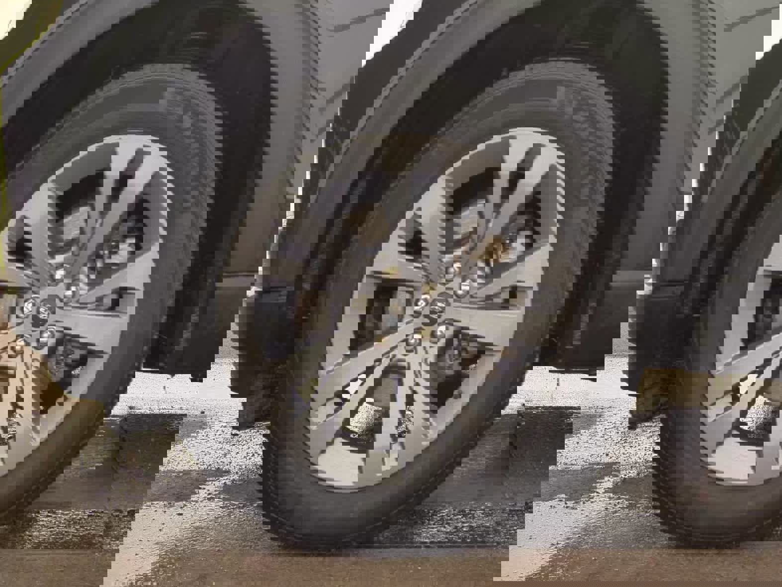 Used 2023 Ford Explorer XLT w/ Equipment Group 202A image 10