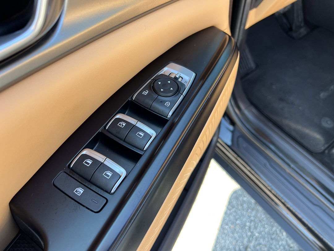 Used 2024 Kia Carnival LX image 17