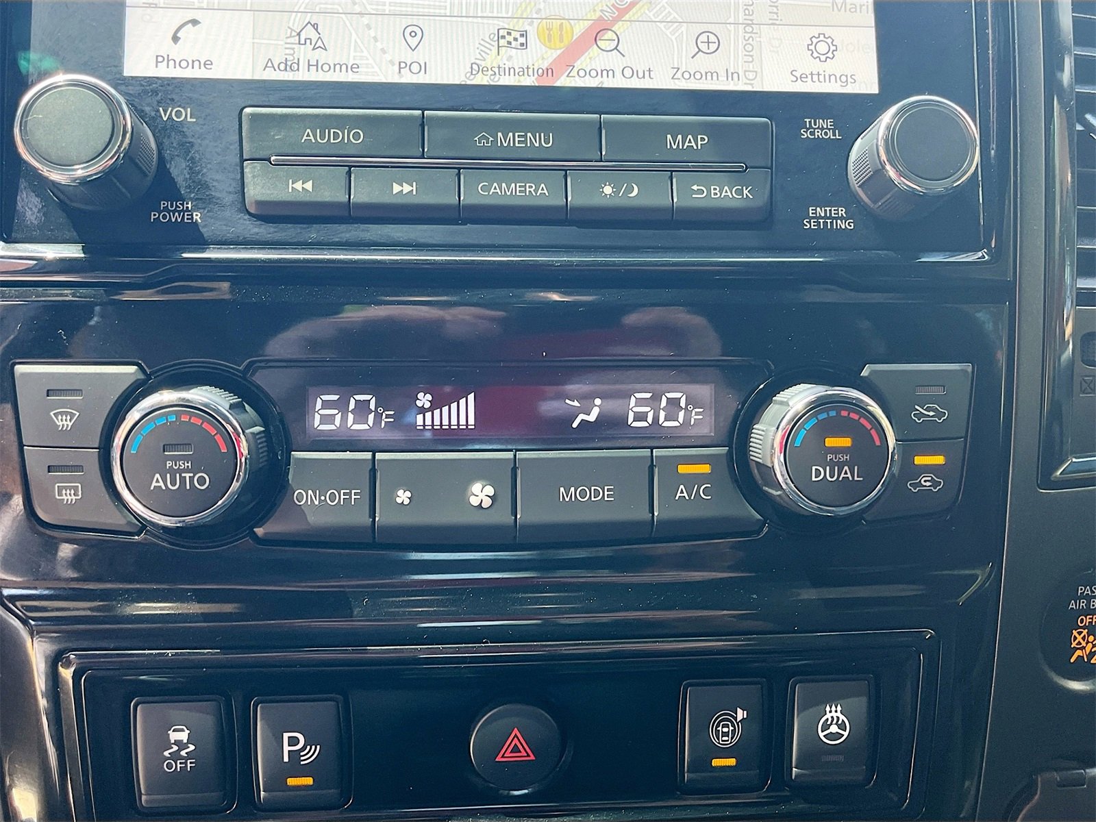 Used 2024 Nissan Titan PRO-4X w/ Pro-4x Convenience Package image 16