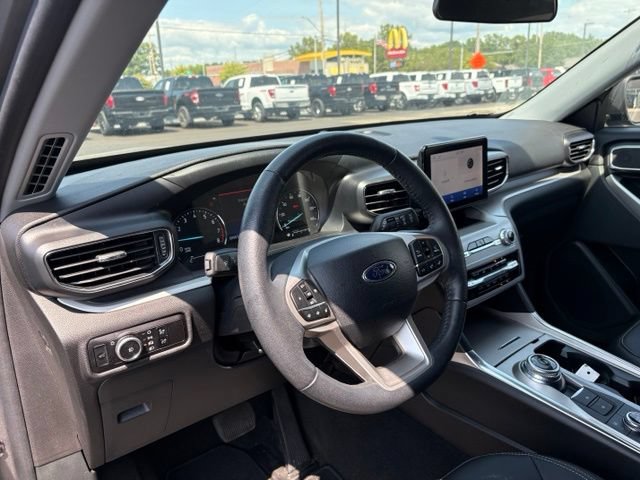 Used 2024 Ford Explorer XLT w/ Equipment Group 202A AWD/4WD image 3