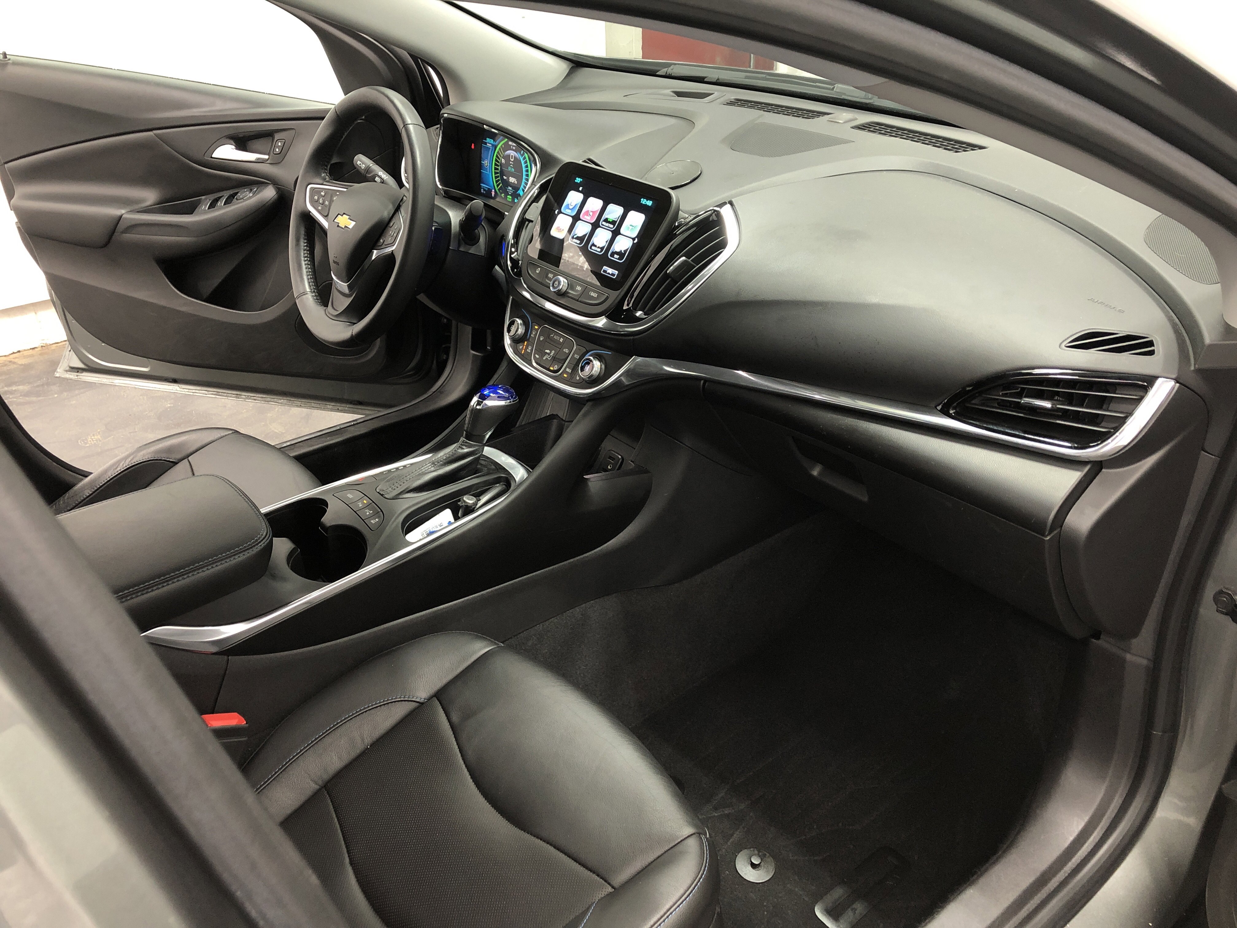 Used 2017 Chevrolet Volt Premier w/ Driver Confidence II Package image 13