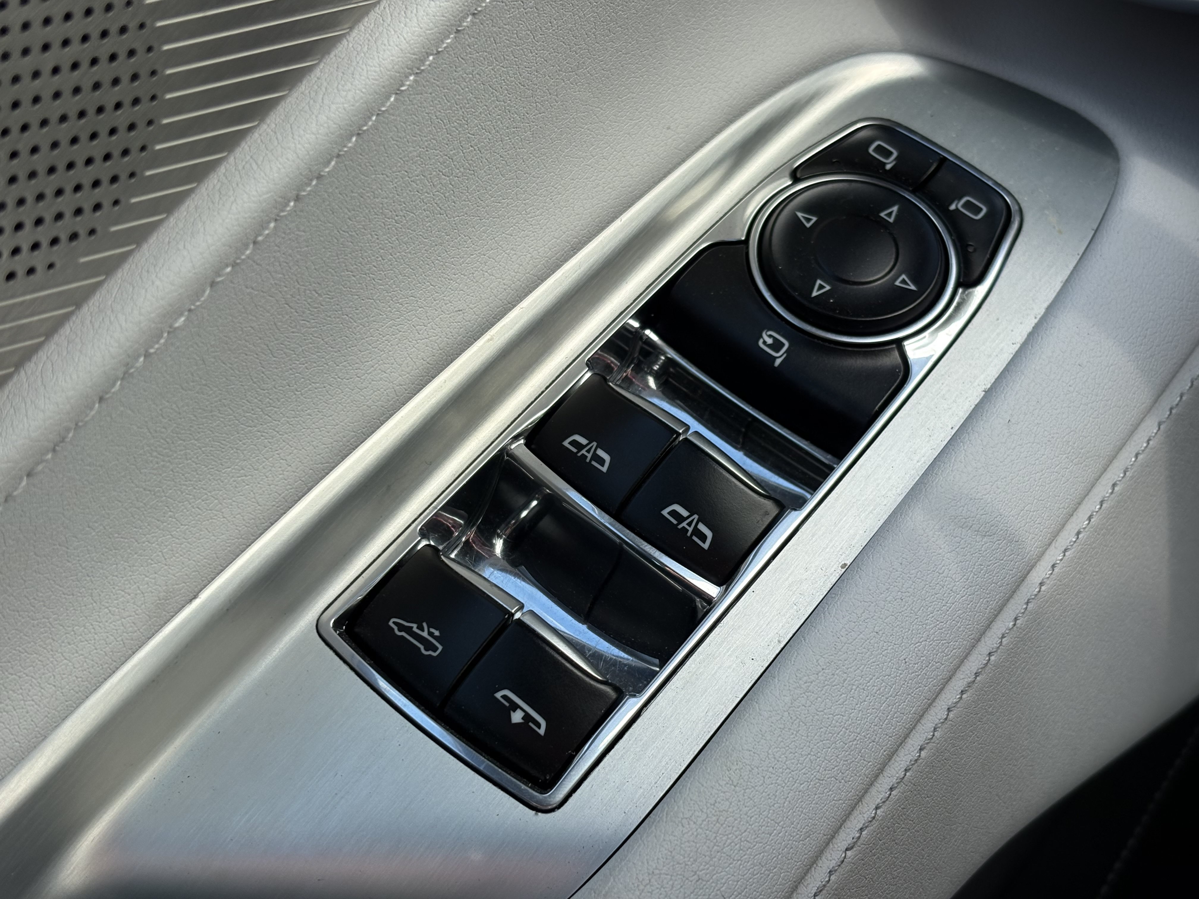 Used 2025 Chevrolet Corvette E-Ray AWD/4WD image 21