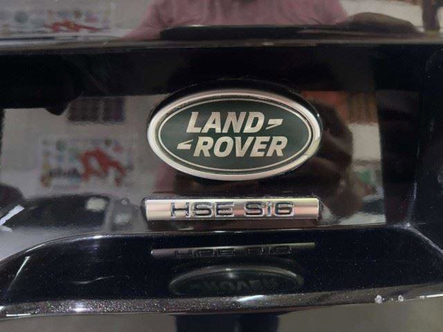 Used 2017 Land Rover Discovery HSE AWD/4WD image 14