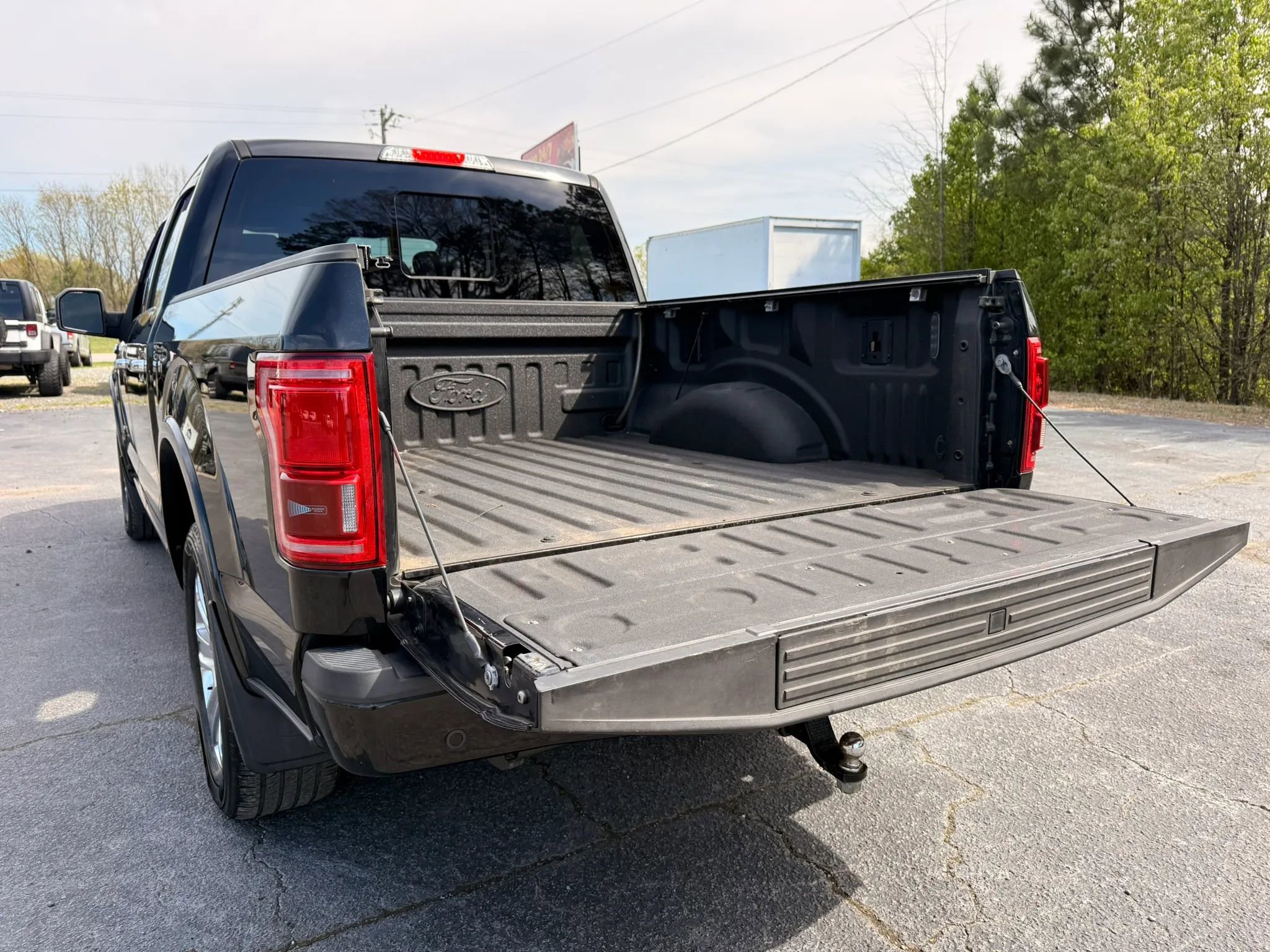 Used 2015 Ford F150 Platinum w/ Equipment Group 701A Luxury image 13