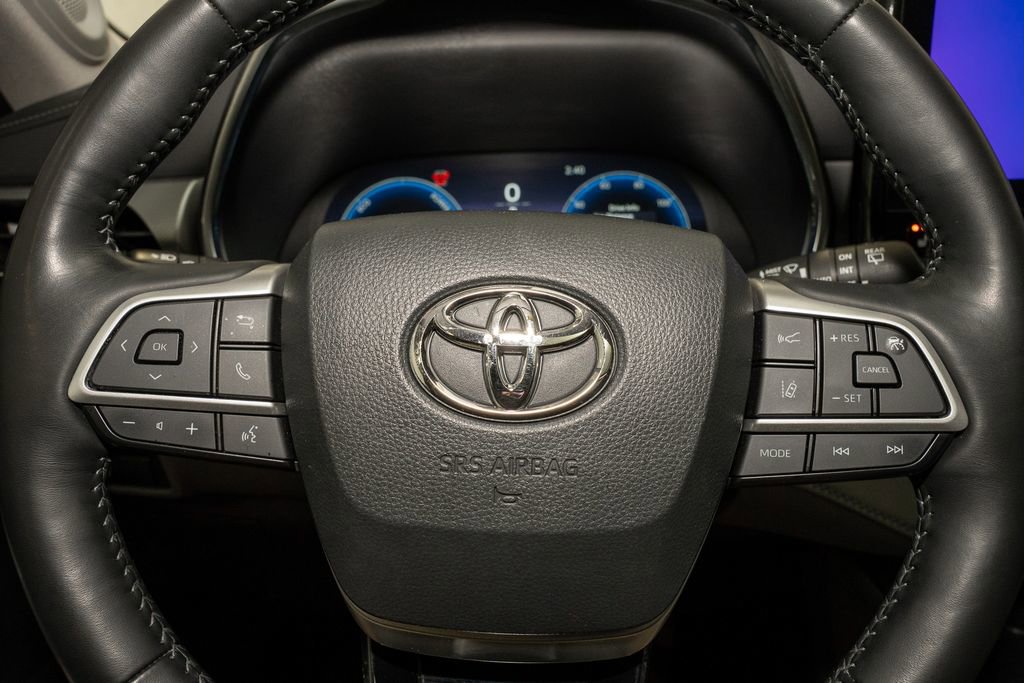 Used 2023 Toyota Highlander Platinum image 21
