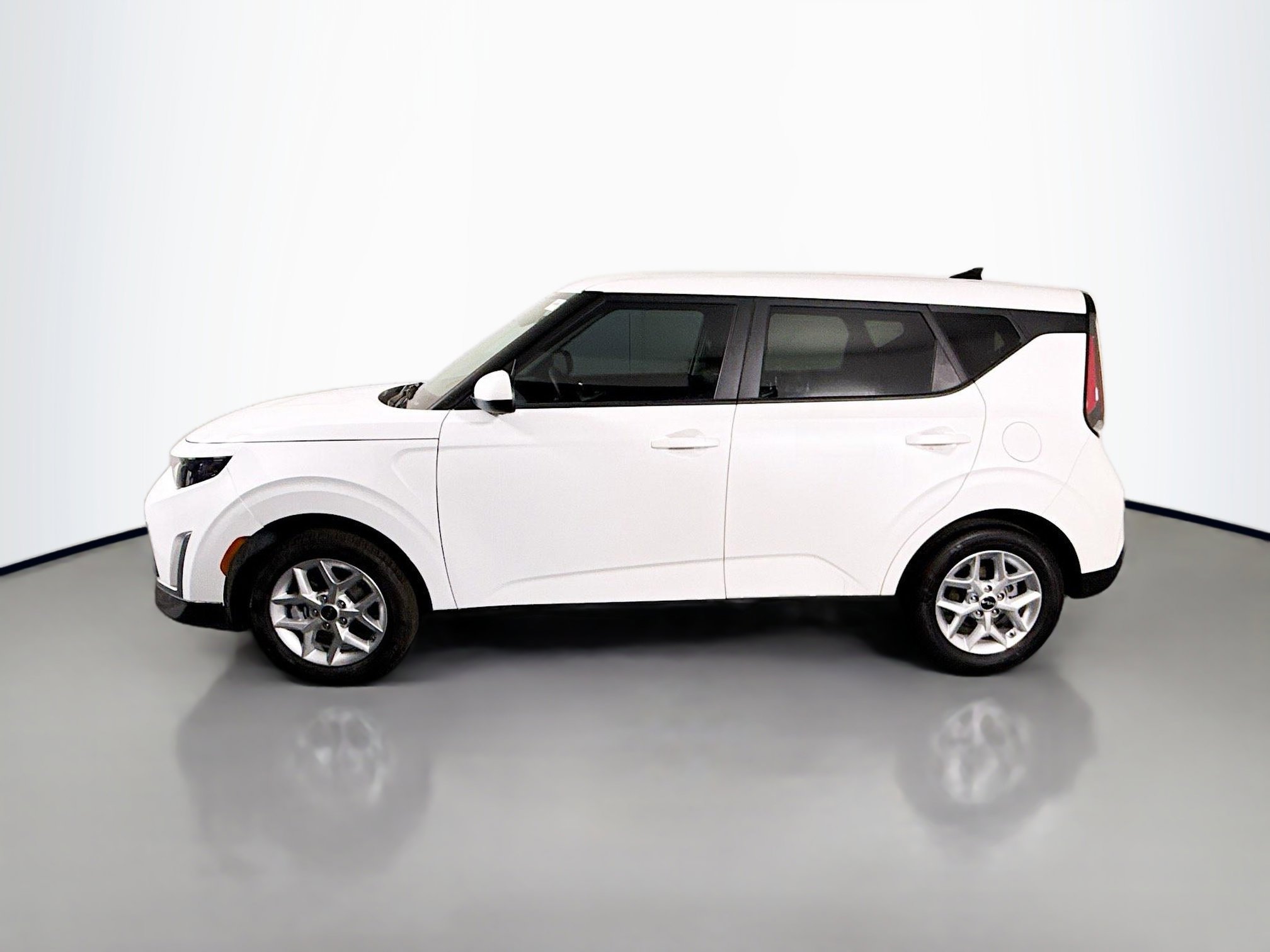 Used 2025 Kia Soul LX w/ LX Technology Package image 6