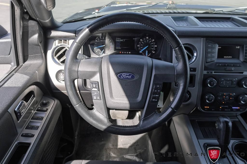 Used 2017 Ford Expedition XLT AWD/4WD image 2
