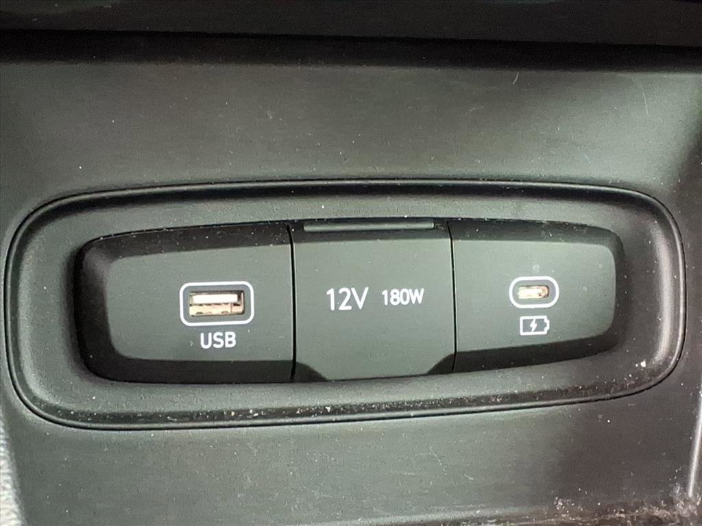 Used 2025 Hyundai Venue SE image 14