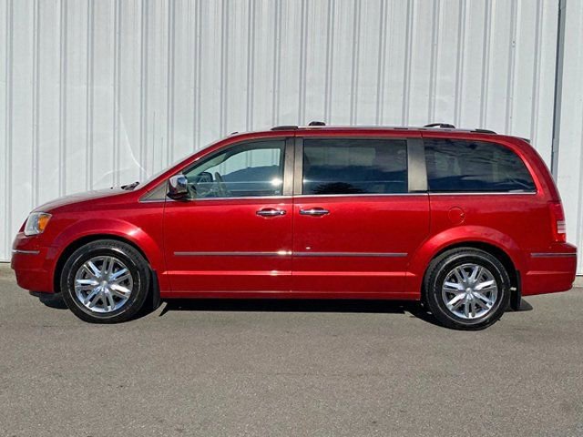 Used 2010 Chrysler Town & Country Limited w/ Entertainment Group #3 image 7