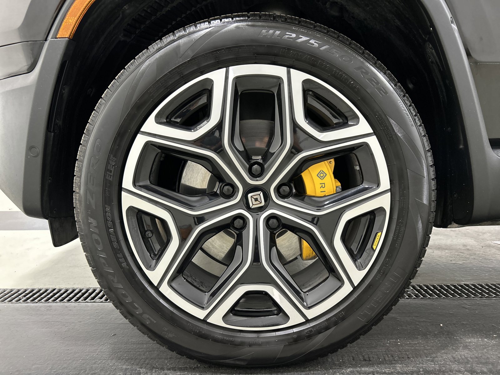 Used 2024 Rivian R1S Adventure AWD/4WD image 9